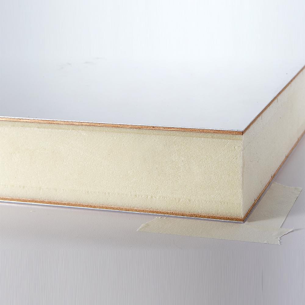 COMPOSITE PANEL FOR COMMERCIAL VEHICLES