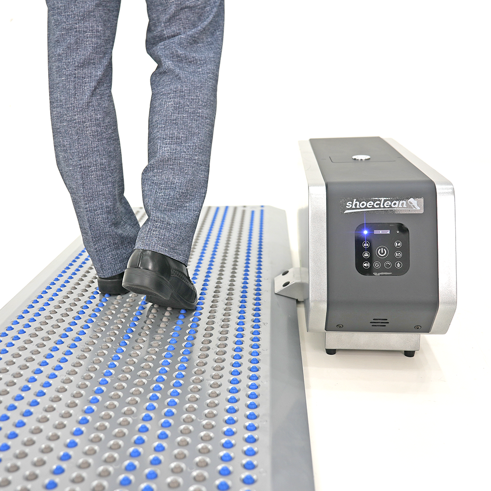 Shoe sole cleaner