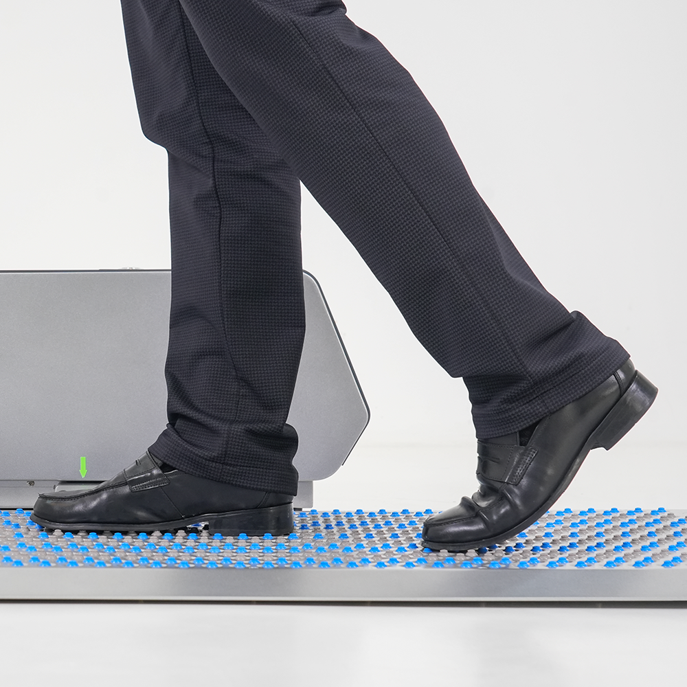 Shoe sole cleaner