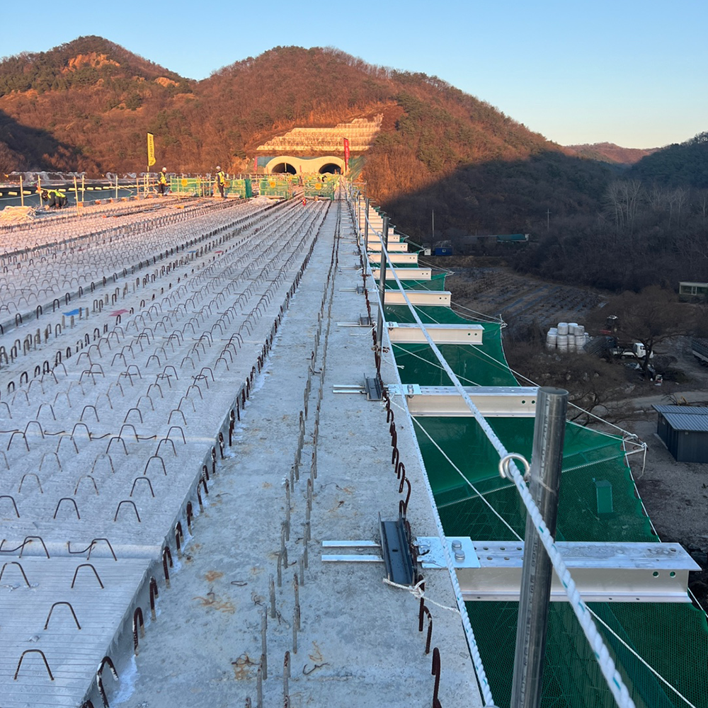 Aluminum brackets for bridges